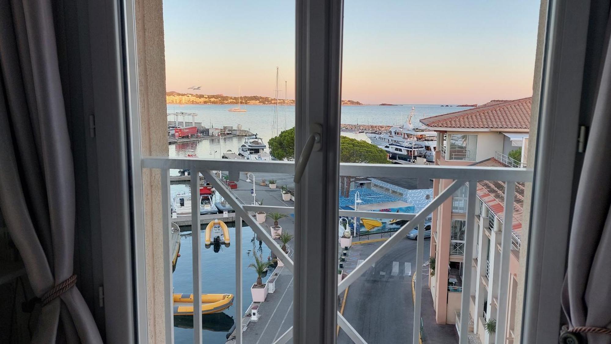 Apartment Hirondelle Port Fréjus Eksteriør billede