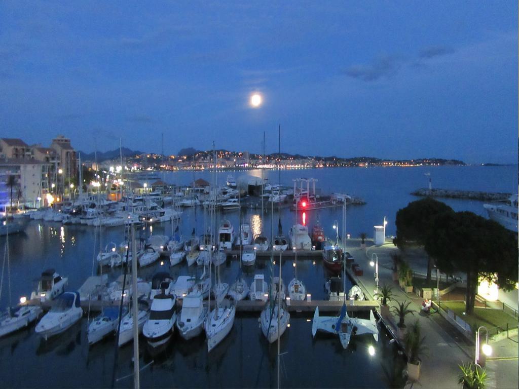 Apartment Hirondelle Port Fréjus Eksteriør billede